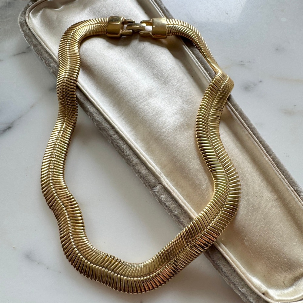 Erwin Pearl Gold Tone Omega Collar Necklace Chevron Textured Vintage 16 Inch - Picture 8 of 10
